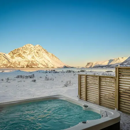 Secluded - Stunning Views! Storoya