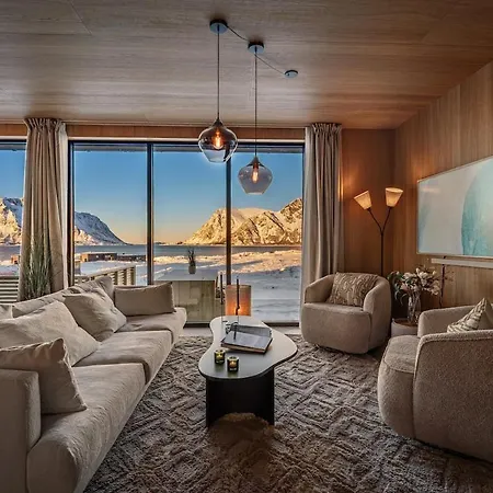 Secluded - Stunning Views! Storoya