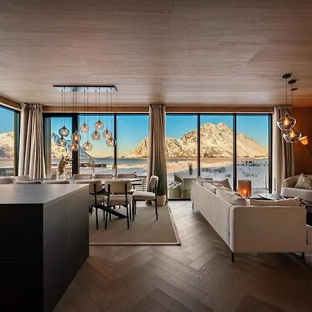 Secluded - Stunning Views! Storoya