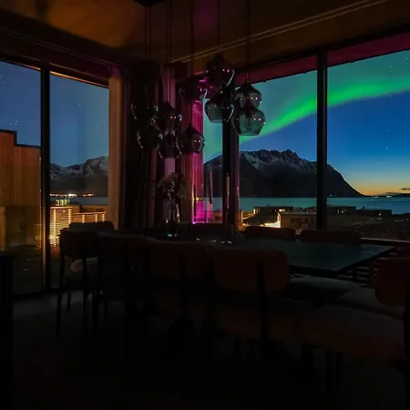 Secluded - Stunning Views! 度假居 *