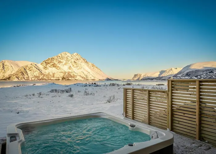 Secluded - Stunning Views! Storoya