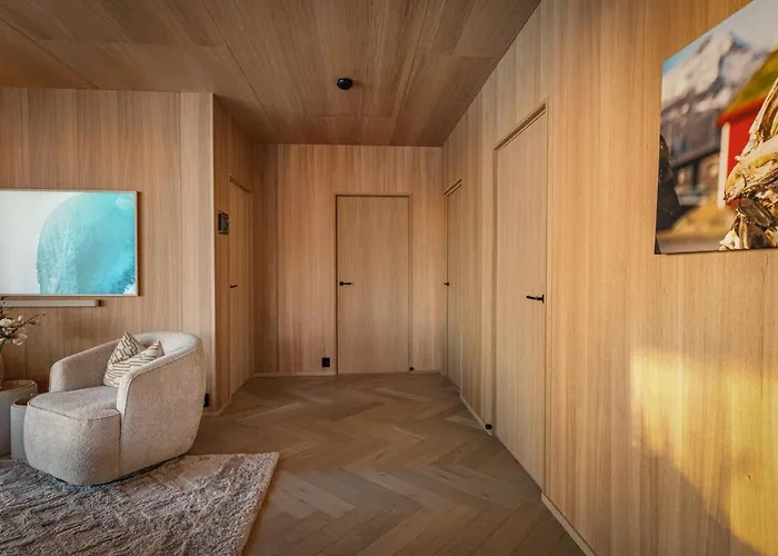 Secluded - Stunning Views! Storoya