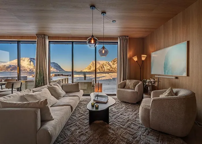 Secluded - Stunning Views! Storoya