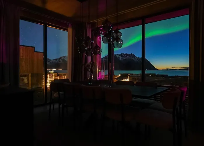 Secluded - Stunning Views! 度假居 *