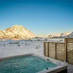 Secluded - Stunning Views! Storoya
