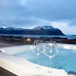 Secluded - Stunning Views! 度假居 *