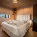 Secluded - Stunning Views! *