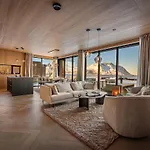Secluded - Stunning Views! 度假居 *